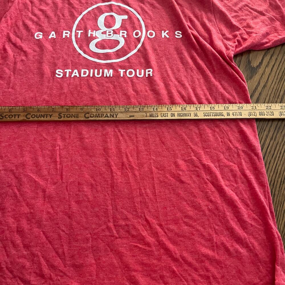 Garth Brooks Stadium Tour I've Got Friends In Stadiums Red T-Shirt Large - Picture 3 of 4